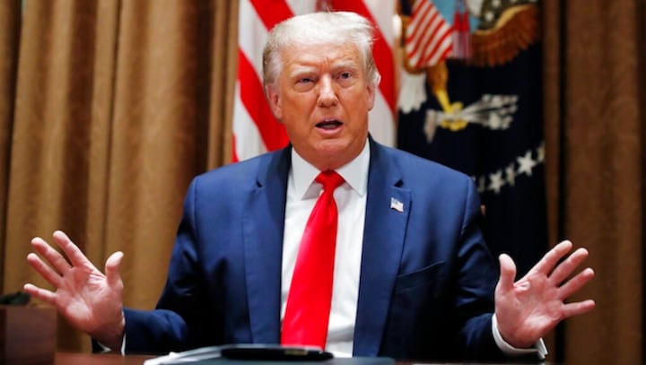 In a big jolt to Indian IT workers, Donald Trump signs order against hiring H-1B visa holders for federal contracts