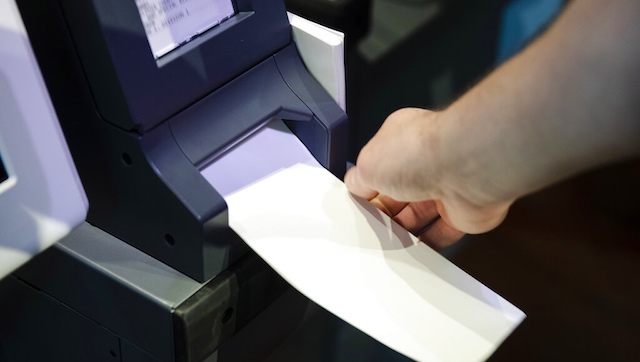 US faces threats from foreign adversaries ahead of 3 November presidential polls, warn intel officials US faces threats from foreign adversaries ahead of 3 November presidential polls, warn intel officials