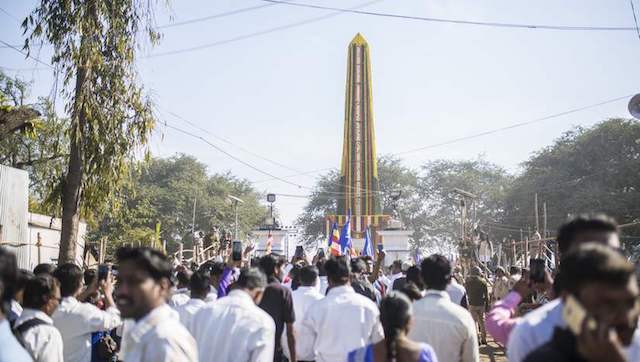 Maharashtra: Thousands visit 'Jaystambh' monument to mark 204th anniversary of Koregaon-Bhima battle Maharashtra: Thousands visit 'Jaystambh' monument to mark 204th anniversary of Koregaon-Bhima battle