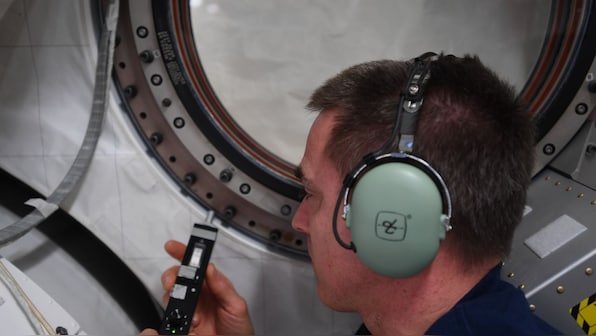Cosmonauts asked to find a possible leak on ISS after mission controllers discovered depleting oxygen