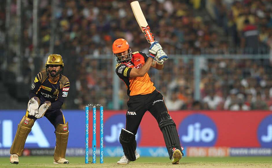 SRH captain David Warner won the toss and decided to bat first, but the decision did not turn out to be a great one as the team could only manage 142 in 20 overs. Manish Pandey (51 off 38) and Wriddhiman Saha (30 off 31) played their part but the slow nature of their innings did not help SRH’s cause. Sportzpics