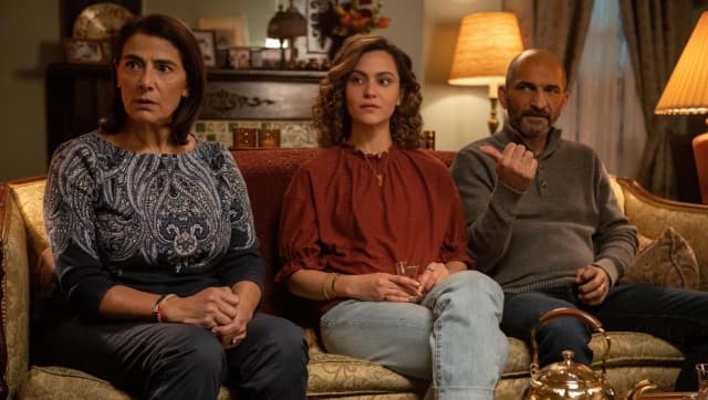 Ramy’s mother Maysa (Hiam Abbass), sister Dena (May Calamawy) and father Farouk (Amr Waked)