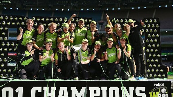 Women's Big Bash League moved entirely to Sydney over coronavirus travel restrictions