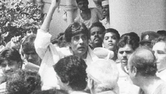 Amitabh Bachchan returns from hospital after the Coolie accident in 1982. Facebook page of Venus Movies
