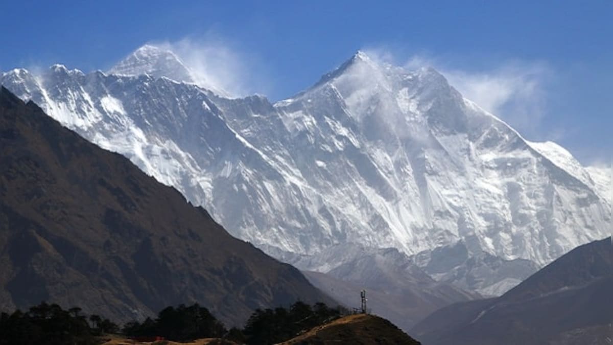 Famous Nepalese Sherpa guide sets world record, scales Mt Everest for 27th time