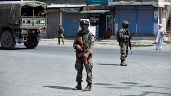Jammu and Kashmir: Unidentified militant killed in encounter in Kulgam