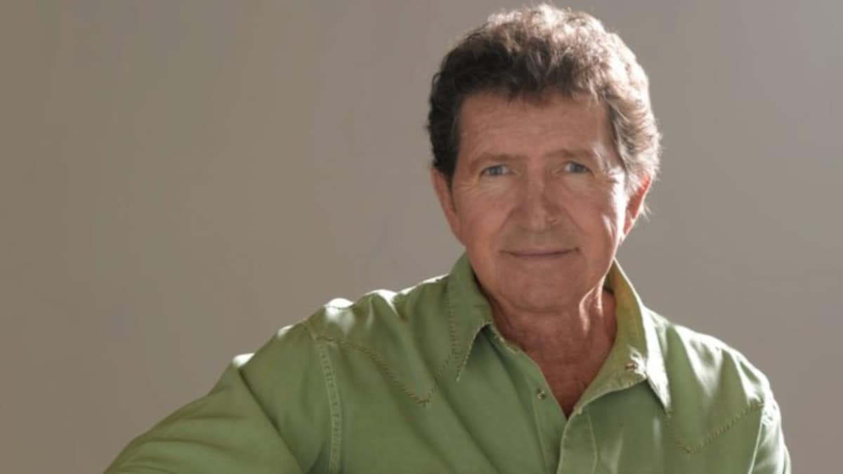 Mac Davis, country star and songwriter for Elvis Presley, dies aged 78