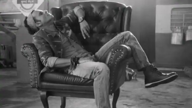 From Manoj Bajpayee's Bhojpuri rap to Gulzar, Javed Akhtar's poems, a look at how celebs responded to migrant crisis From Manoj Bajpayee's Bhojpuri rap to Gulzar, Javed Akhtar's poems, a look at how celebs responded to migrant crisis