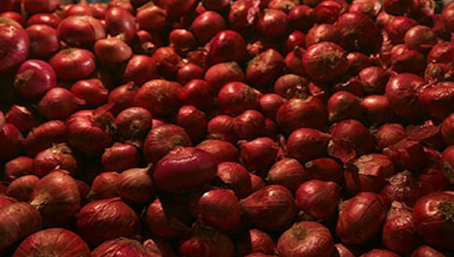 Centre bans export of onions with immediate effect with aim to curb prices in domestic market Centre bans export of onions with immediate effect with aim to curb prices in domestic market