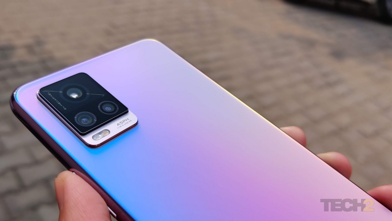 Vivo V20 with 44 Mp selfie camera is now available for purchase at a starting price of Rs 24,990 Vivo V20 with 44 Mp selfie camera is now available for purchase at a starting price of Rs 24,990