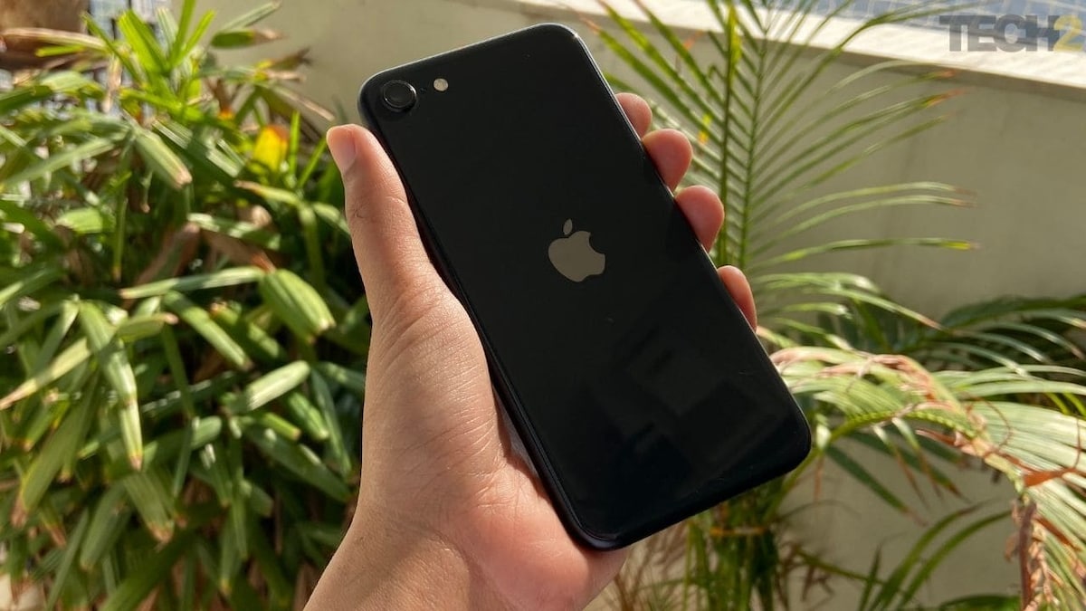 Apple iPhone SE review: A smaller iPhone 11 in an iPhone 8's body-Tech News  , Firstpost