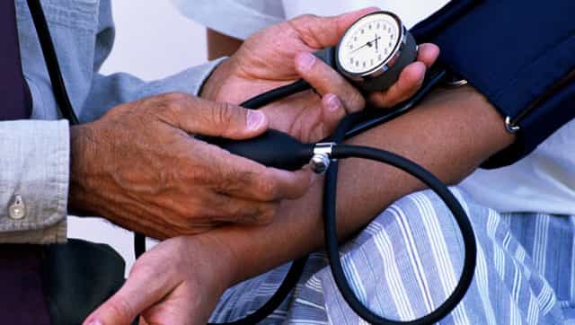 Different blood pressure readings from left and right arm may indicate increased risk of heart attack, stroke and death Different blood pressure readings from left and right arm may indicate increased risk of heart attack, stroke and death
