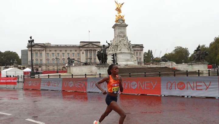 London Marathon 2020: Kenya's Brigid Kosgei retains women's title by pipping Sarah Hall