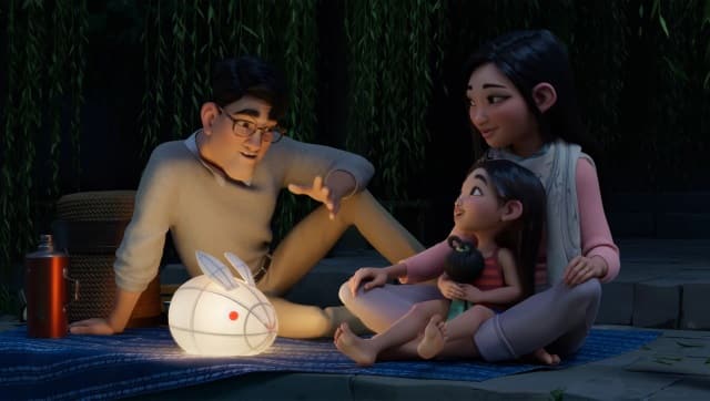 Fei Fei with her father (John Cho) and mother (Ruthie Ann Miles)
