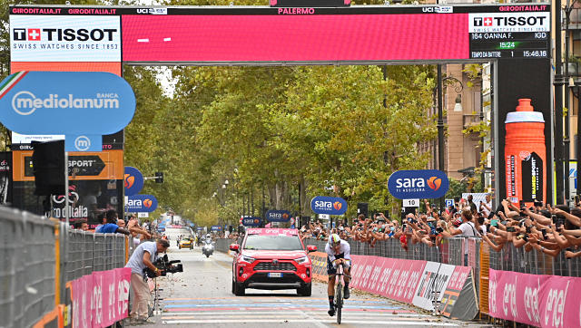 Giro d’Italia 2020: World champion Filippo Ganna wins time trial in opening stage Giro d’Italia 2020: World champion Filippo Ganna wins time trial in opening stage