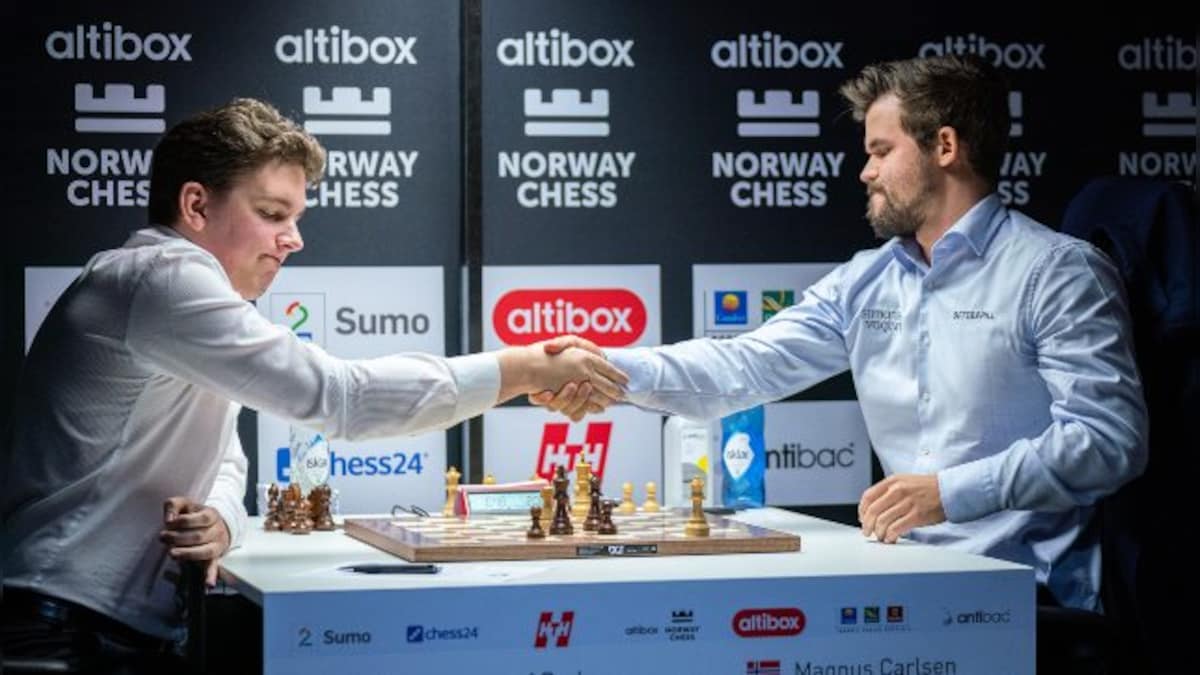 World chess champion Magnus Carlsen suffers first defeat in more than two years, loses to Jan-Krzysztof Duda