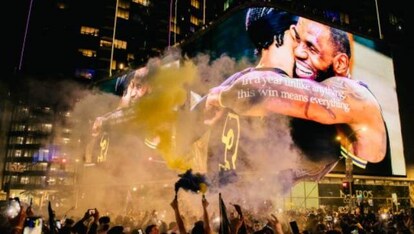 Lakers fans party at Staples Center to celebrate NBA title