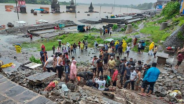 31 dead in rain-related incidents in Telangana, Andhra, Maharashtra; heavy damage in Karnataka 31 dead in rain-related incidents in Telangana, Andhra, Maharashtra; heavy damage in Karnataka