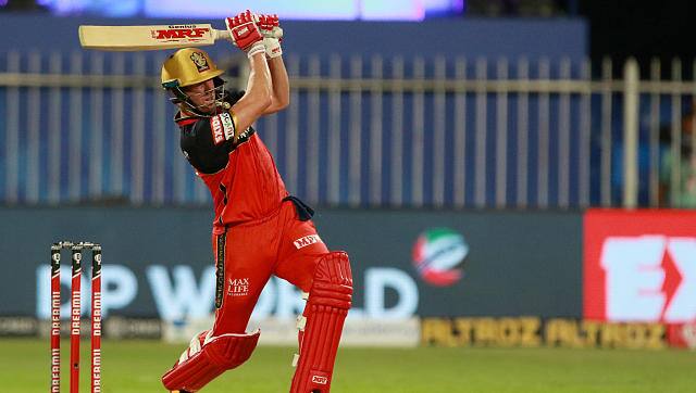 After the fall of Aaron Finch, AB de Villiers came to bat and provided the much-needed boost RCB needed, blasting 73 off 33 balls, which included 5 fours and 6 sixes. On a track where other batsmen struggled hard, de Villiers hitting seemed extra-oridnary. Sportzpics