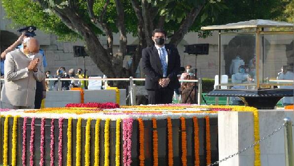 On Mahatma Gandhi's 151st birth anniversary, Kovind and Modi pay homage to Father of the Nation at Rajghat