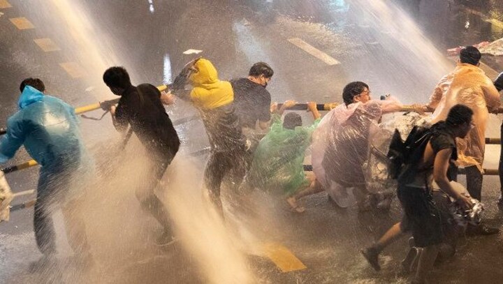 Thailand protests: Police intensifies crackdown on pro-democracy demonstrations as thousands defy emergency decree