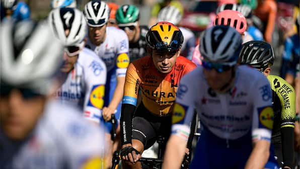 Vuelta a Espana: Pascal Ackermann wins Stage 9 as Sam Bennett gets relegated; Richard Carapaz still leads