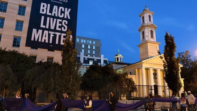 Memphis poll worker fired for turning away voters wearing ‘Black Lives Matter’, ‘I Can’t Breathe’ shirts Memphis poll worker fired for turning away voters wearing ‘Black Lives Matter’, ‘I Can’t Breathe’ shirts