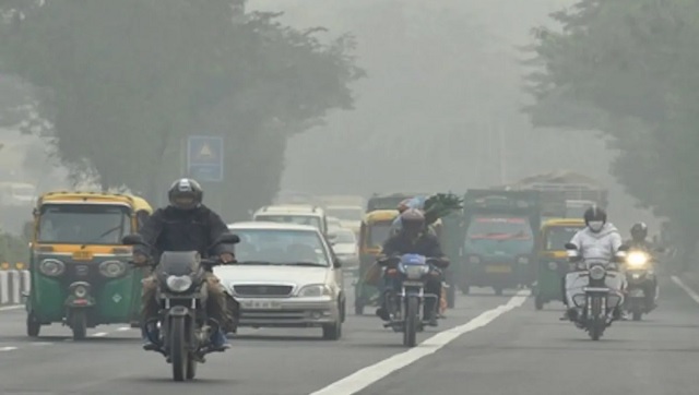 Delhi's air quality borders 'severe' category amid spike in farm fires in Punjab, records AQI of 397 Delhi's air quality borders 'severe' category amid spike in farm fires in Punjab, records AQI of 397