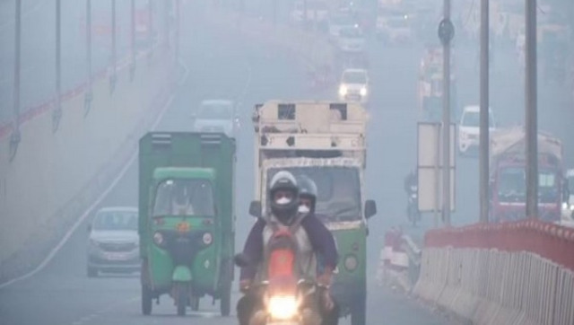Delhi's air quality continues to be 'very poor'; pollution levels to worsen tomorrow, say authorities Delhi's air quality continues to be 'very poor'; pollution levels to worsen tomorrow, say authorities