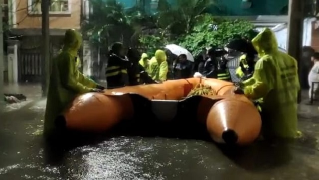 Heavy rains lash several parts of Telangana; 11 die in wall, roof collapses in Hyderabad Heavy rains lash several parts of Telangana; 11 die in wall, roof collapses in Hyderabad