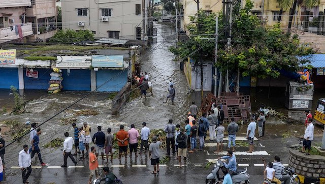 Hyderabad rains: 15 killed as heavy downpour lashes city; govt declares two-day holiday for all offices Hyderabad rains: 15 killed as heavy downpour lashes city; govt declares two-day holiday for all offices