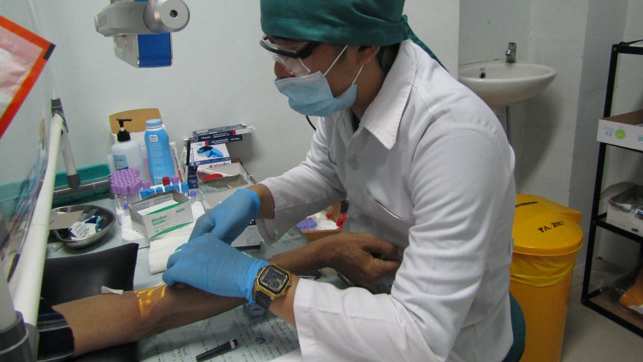 UK study will purposely infect volunteers with COVID-19 to help develop treatment UK study will purposely infect volunteers with COVID-19 to help develop treatment