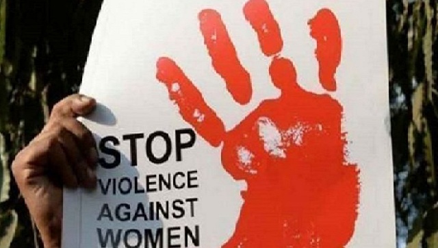 Mob vandalises vehicles, pelts stones in Rajasthan’s Churu during protest over pregnant woman’s death Mob vandalises vehicles, pelts stones in Rajasthan’s Churu during protest over pregnant woman’s death