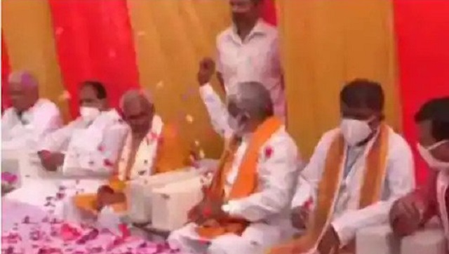 UP BJP chief Swatantra Dev Singh caught on camera showering petals on MLA who supported Ballia firing accused UP BJP chief Swatantra Dev Singh caught on camera showering petals on MLA who supported Ballia firing accused