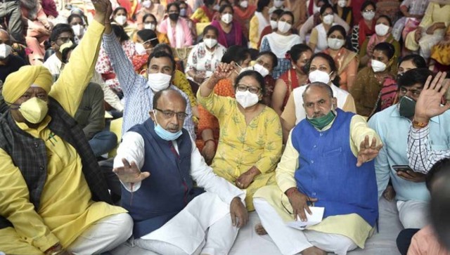 Doctors, nurses not the first to go on strike; Delhi's municipal corporations have a history of playing politics over salary dues Doctors, nurses not the first to go on strike; Delhi's municipal corporations have a history of playing politics over salary dues