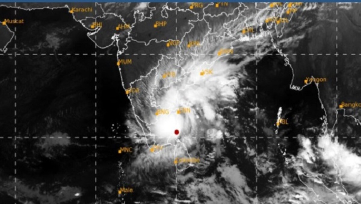 Cyclone Nivar Updates: Landfall process begins, eye of storm to cross coast near Puducherry in three hours: IMD - India News , Firstpost Cyclone Nivar Updates: Landfall process begins, eye of storm to cross coast near Puducherry in three hours: IMD - India News , Firstpost