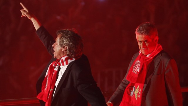 Portuguese police raid top-division clubs Benfica, Santa Clara as part of corruption investigation Portuguese police raid top-division clubs Benfica, Santa Clara as part of corruption investigation