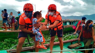 Super typhoon slams eastern Philippines as govt evacuates one million; Manila airport shut for 24 hrs