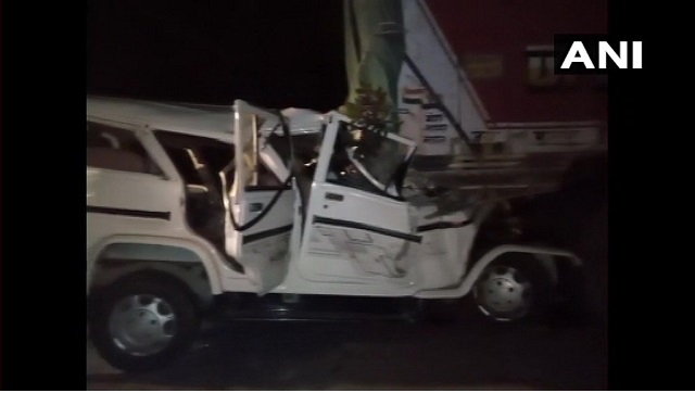Uttar Pradesh: Six children among 14 killed in head-on collision between SUV, truck in Pratapgarh Uttar Pradesh: Six children among 14 killed in head-on collision between SUV, truck in Pratapgarh