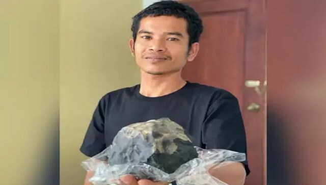 مرد اندونزیایی پس از سقوط شهاب سنگ از پشت بام خود ، یک شبه میلیونر می شود