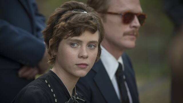 Sophia Lillis as Beth Bledsoe