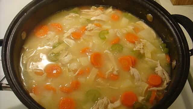 سوپ های خانگی می توانند باعث افزایش ایمنی ، کاهش وزن و بهبود سلامت قلب در زمستان شوند