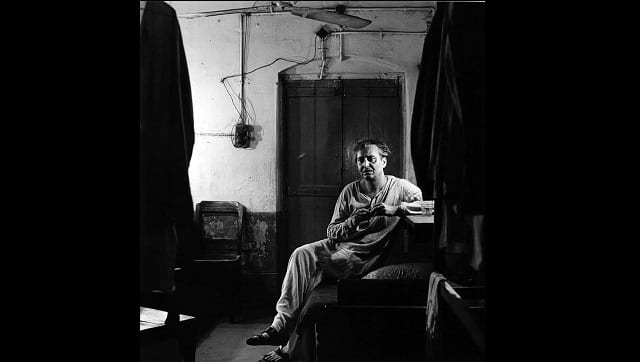 Soumitra Chatterjee in his dressing room in a Calcutta theatre in 1982. Photograph by Derry Moore. Image via Facebook.