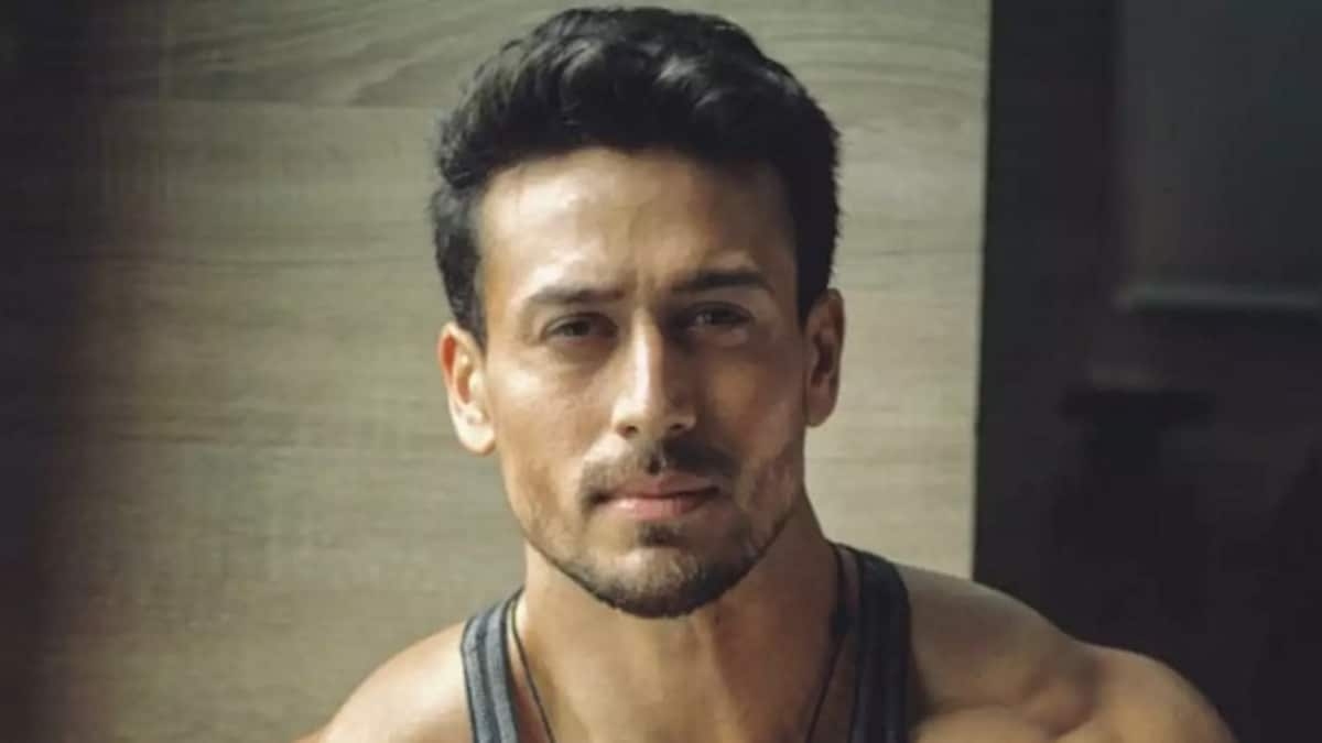 Tiger Shroff announces his next action franchise Ganapath; Vikas Bahl to helm first instalment