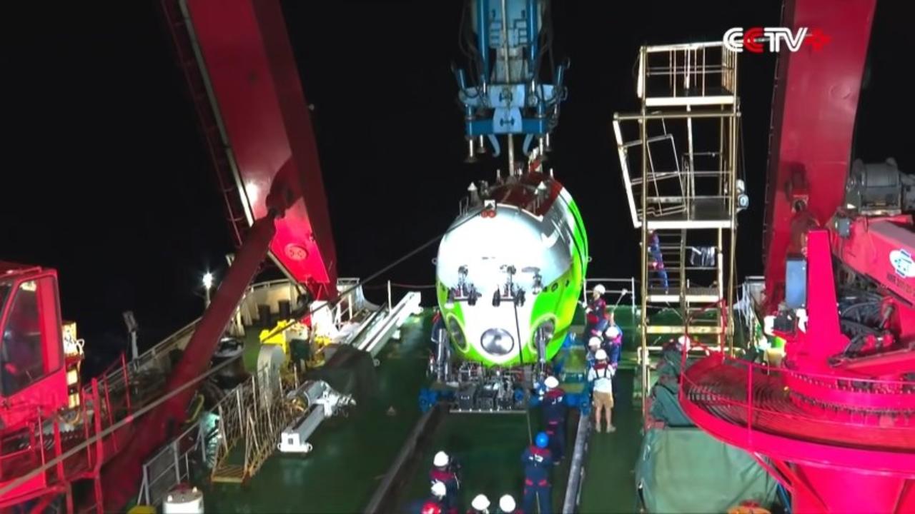 China live streams footage of its manned submarine visiting the deepest part of Earth — Mariana Trench China live streams footage of its manned submarine visiting the deepest part of Earth — Mariana Trench