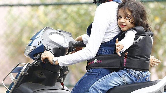 Two-wheeler safety harness to keep your kids safe Two-wheeler safety harness to keep your kids safe