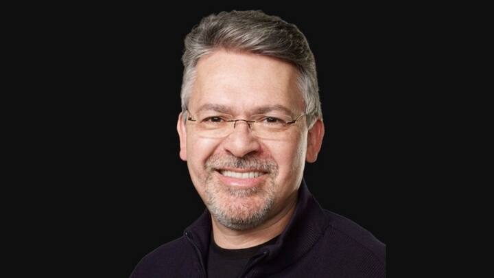 Apple's self-driving car unit now headed by AI chief who oversees Siri: Report