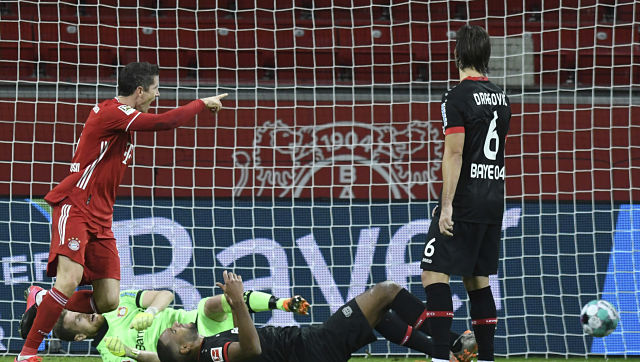 Bundesliga: Robert Lewandowski's brace takes Bayern Munich to top of table; Marcus Thuram sent off after spitting on opponent's face Bundesliga: Robert Lewandowski's brace takes Bayern Munich to top of table; Marcus Thuram sent off after spitting on opponent's face