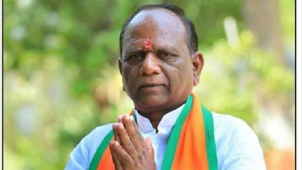 BJP MP from Gujarat's Bharuch and former Union minister Mansukh Vasava quits party