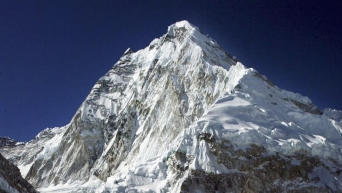 Gebakjes moeilijk speler Mount Everest is now 8,848.86 metres tall: How the world's highest peak got  even taller-India News , Firstpost